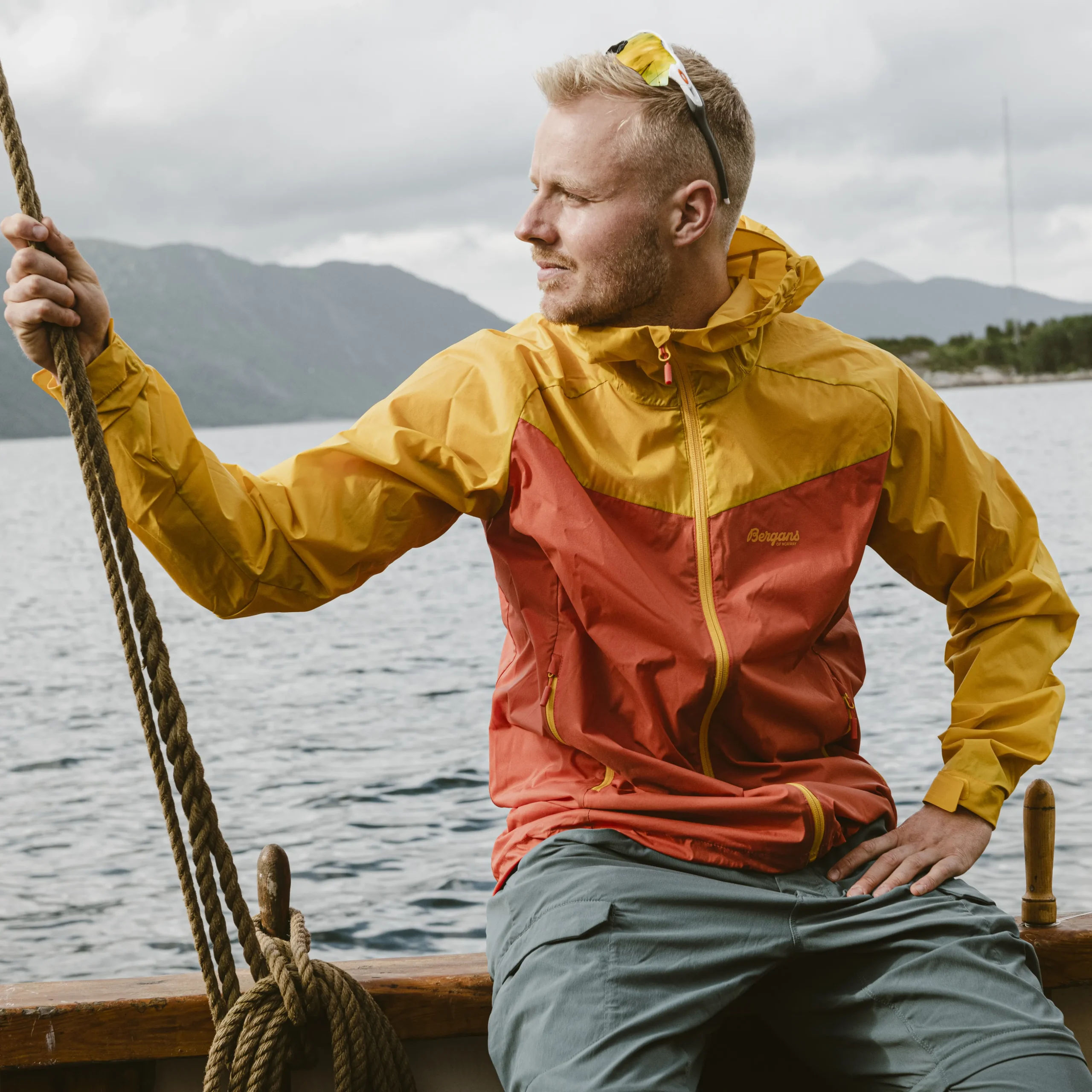 Discount Bergans Microlight Jacket - Brick / Light Golden Yellow