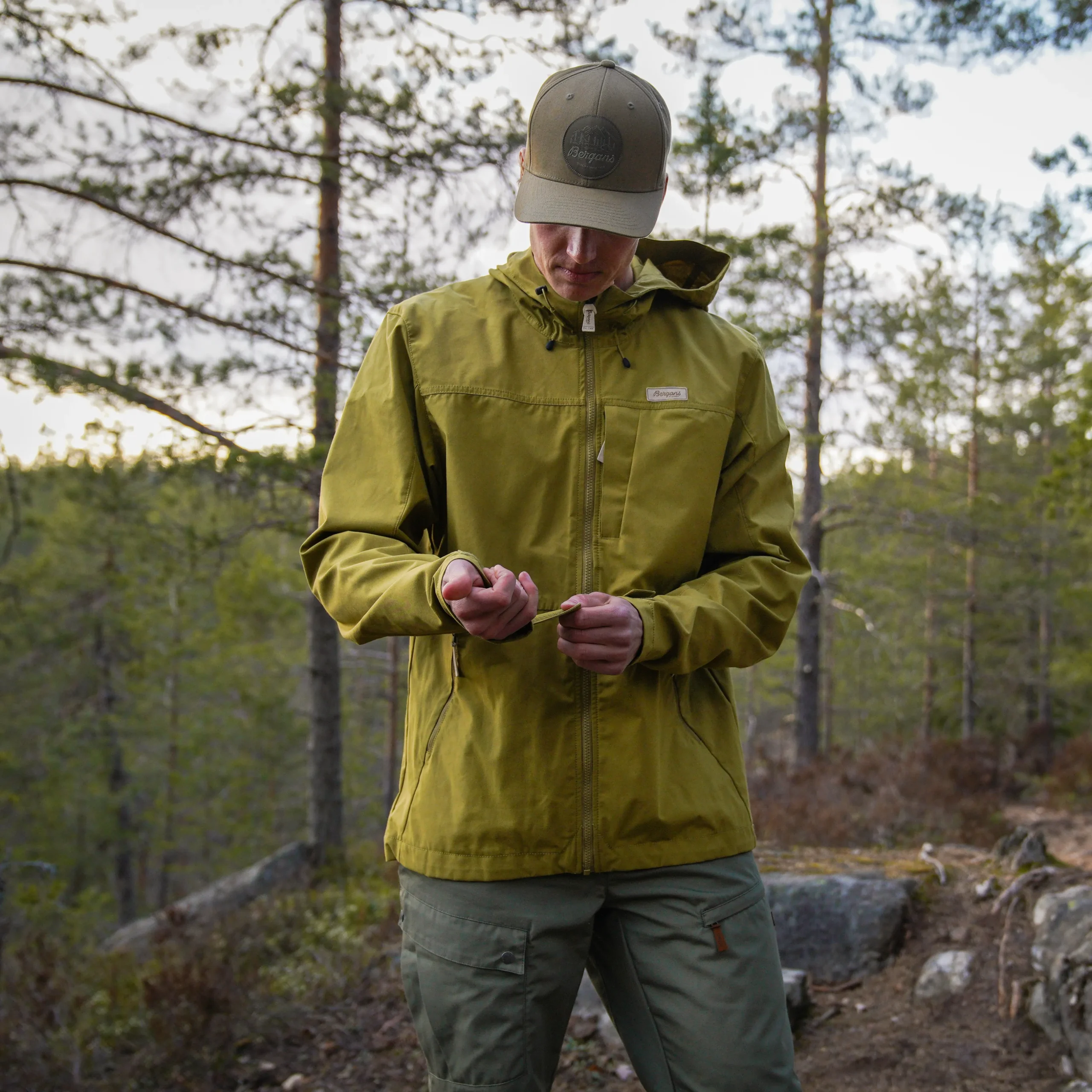 Cheap Bergans Nordmarka Leaf Light Wind Jacket Men - Olive Green